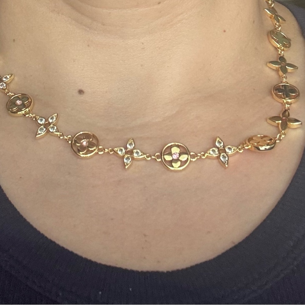 Elegant Gold Floral Necklace‎